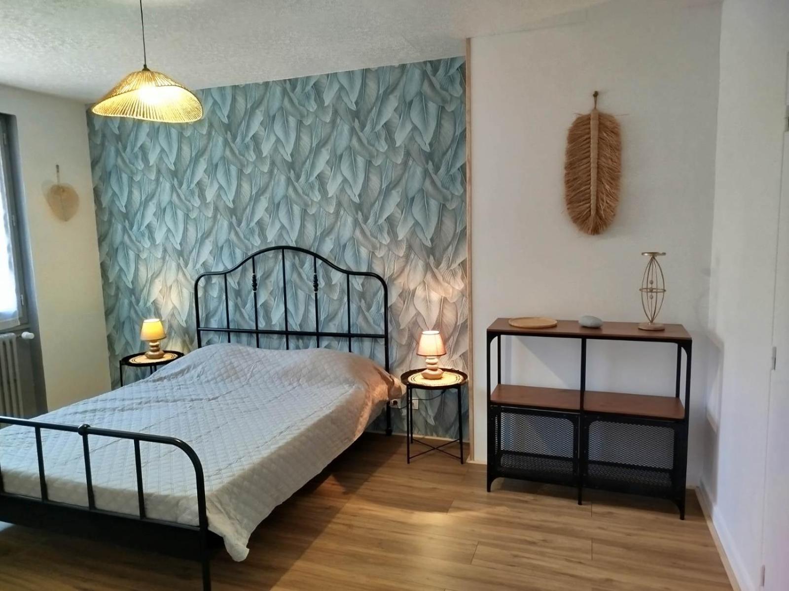 Coquelicot, Entre Volcans D Auvergne Et Sancy, Orcival. Apartamento Orcival