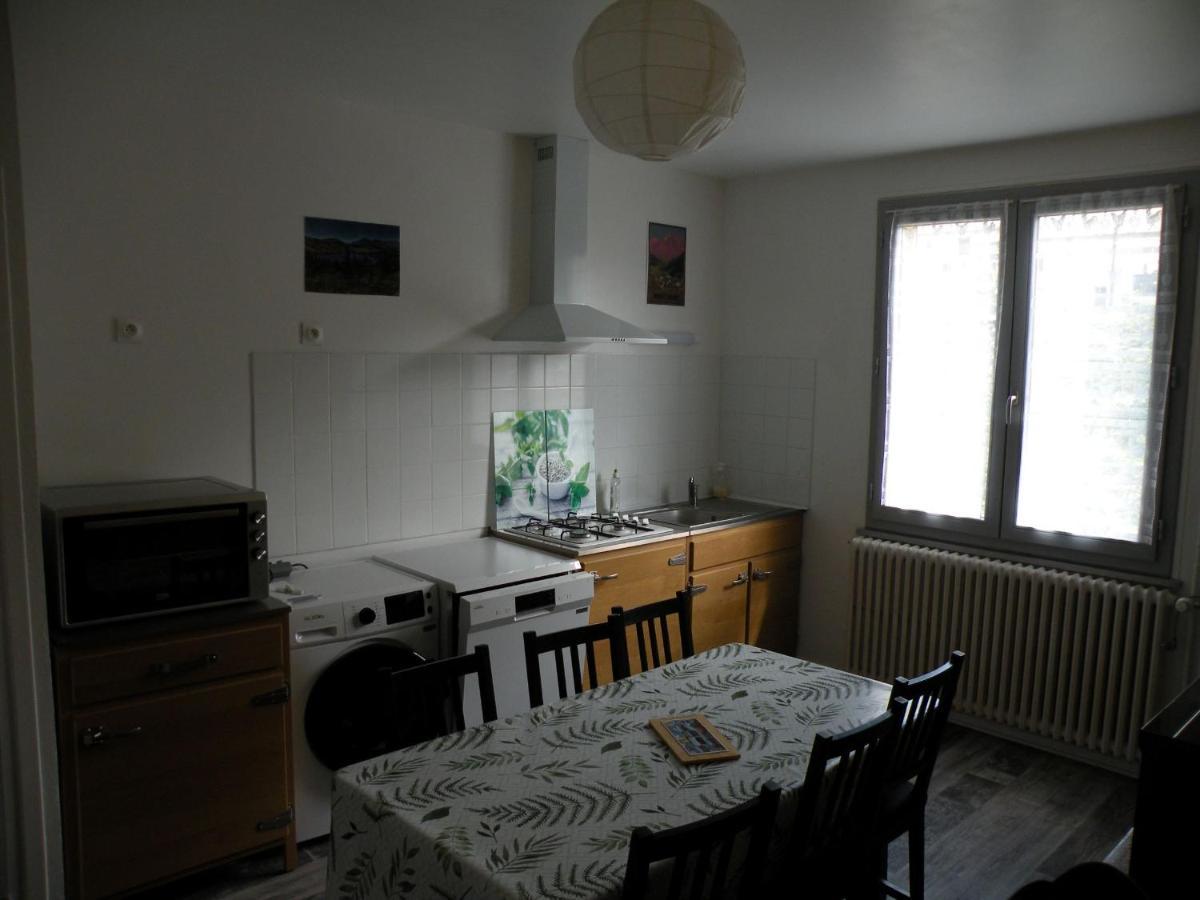 Apartment Coquelicot, Entre Volcans D Auvergne Et Sancy, Orcival. *
