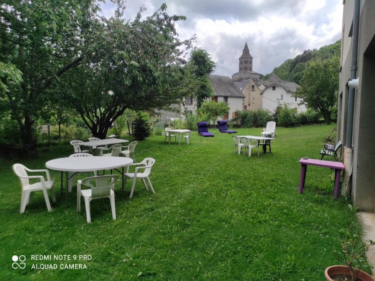 Coquelicot, Entre Volcans D Auvergne Et Sancy, Orcival. Apartment *