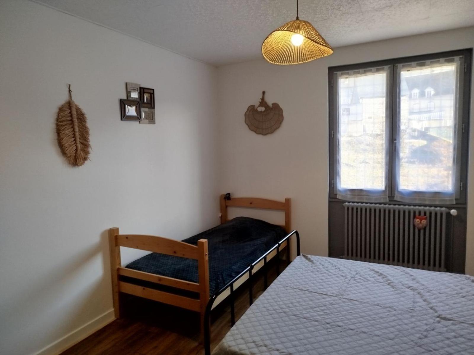Coquelicot, Entre Volcans D Auvergne Et Sancy, Orcival. Apartment *